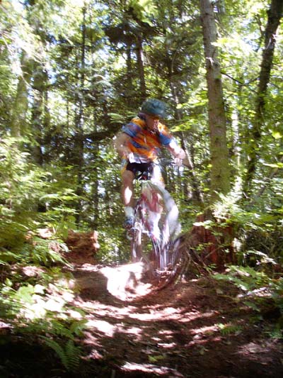 adam_loop_081300.jpg (75272 bytes)